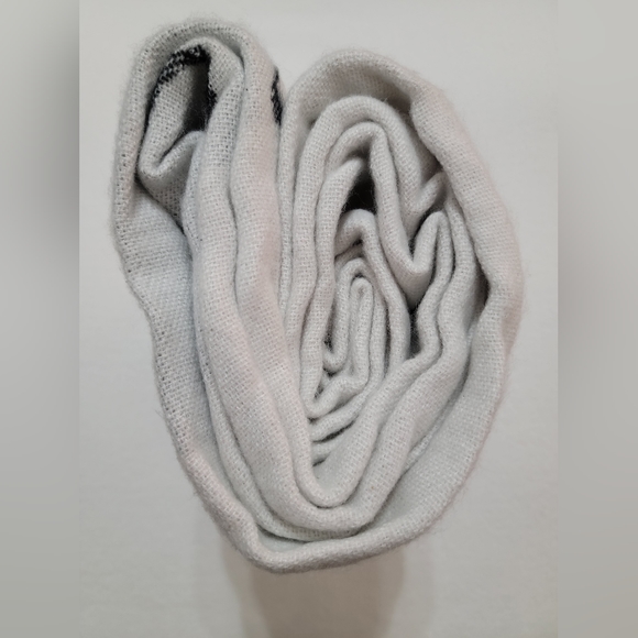 NWT Victoria's Secret Luxurious Super Soft Throw - Picture 4 of 10